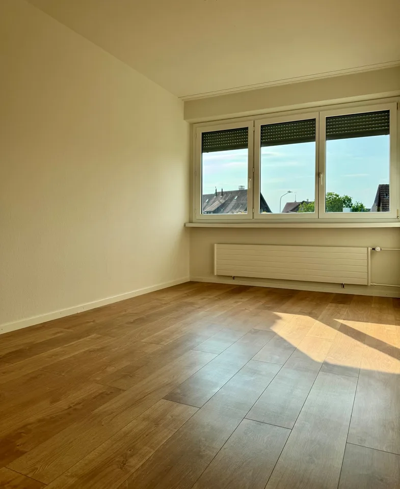 Helle 3.5-Zimmer-Wohnung mit Balkon und toller Aussicht in Rümlang