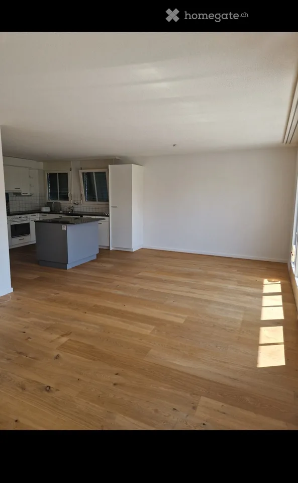 Helle 3-Zimmer-Wohnung mit Balkon und Aussicht in Kirchenthurnen