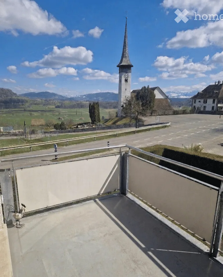 Helle 3-Zimmer-Wohnung mit Balkon und Aussicht in Kirchenthurnen