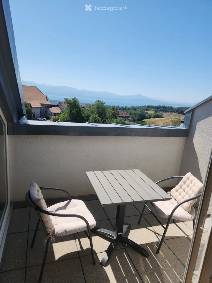 Superbo appartamento di 4,5 locali con balcone e vista sul lago