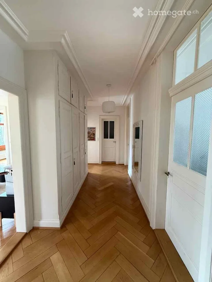 Charmante 4.5-Zimmer-Altbauwohnung mit Balkon in Basel
