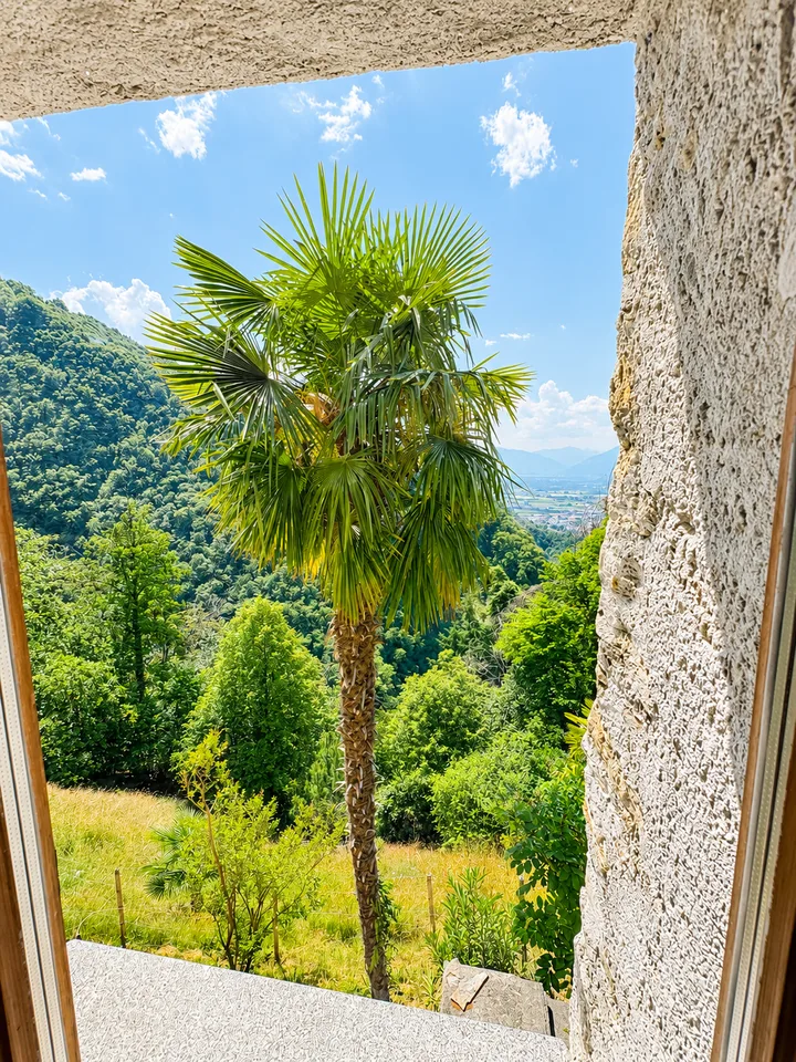 Panoramic view of Lake Maggiore, recent renovation and private parking in the historic core