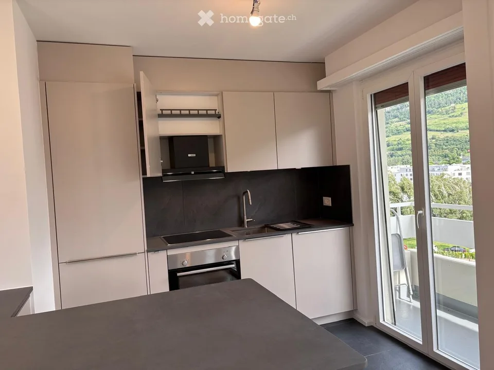Wohnung 4,5 komplett renoviert 1. Mieter (Parkplatz)