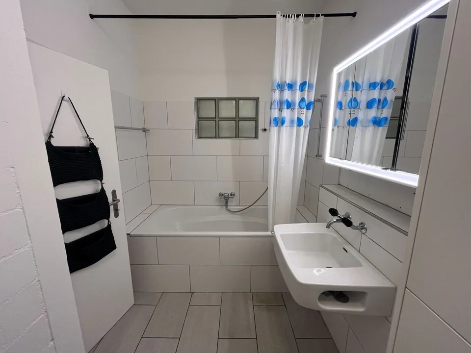 JETZT zu mieten: Wohnen im Loftformat auf 165m2 plus 50m2 Innenhof