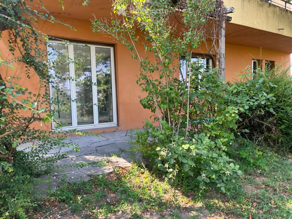 Charming 2-room apartment renovated with terrace in Ecublens