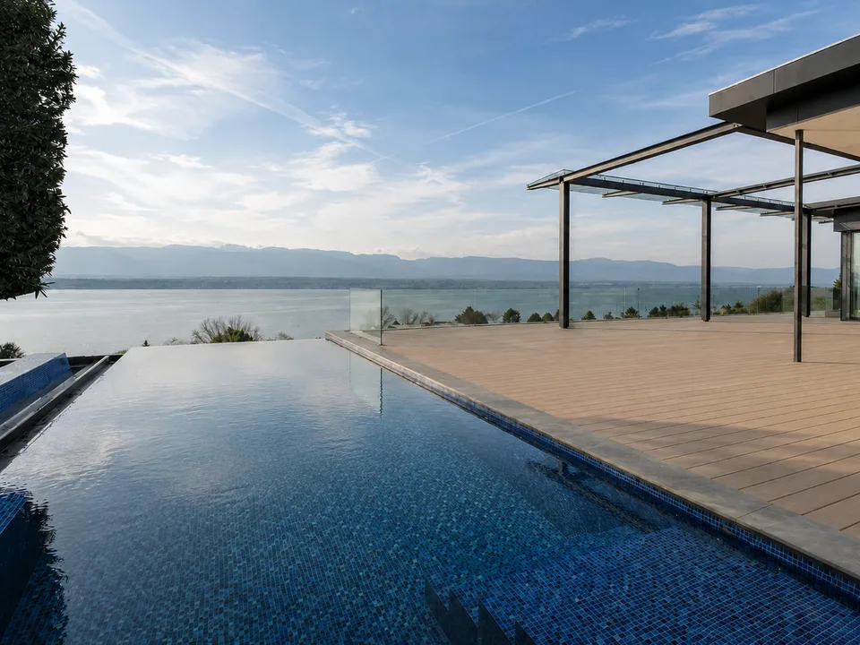 Villa d'eccezione con vista lacustre panoramica