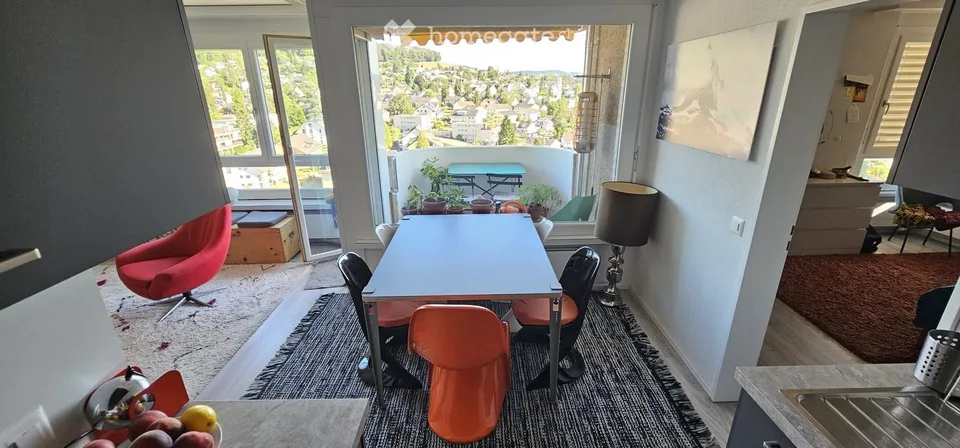 Helle 2.5-Zimmer-Wohnung im 13. Stock mit Panoramablick in Schlieren