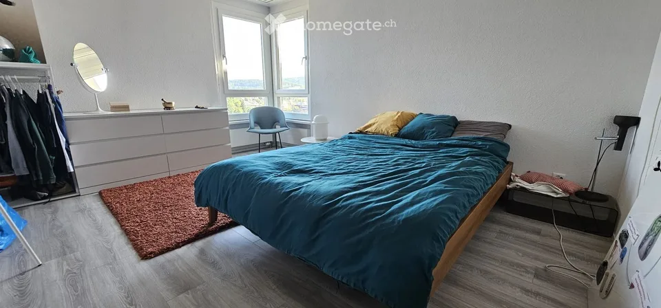 Helle 2.5-Zimmer-Wohnung im 13. Stock mit Panoramablick in Schlieren