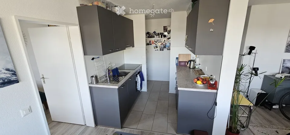 Helle 2.5-Zimmer-Wohnung im 13. Stock mit Panoramablick in Schlieren