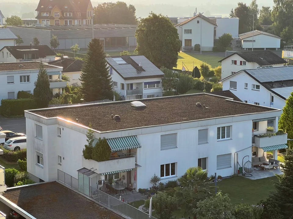 Gewerberaum mit Fenster und WC