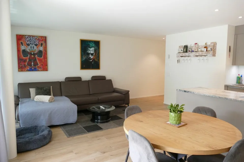 Appartamento di 4,5 locali al piano terra con area di giardino