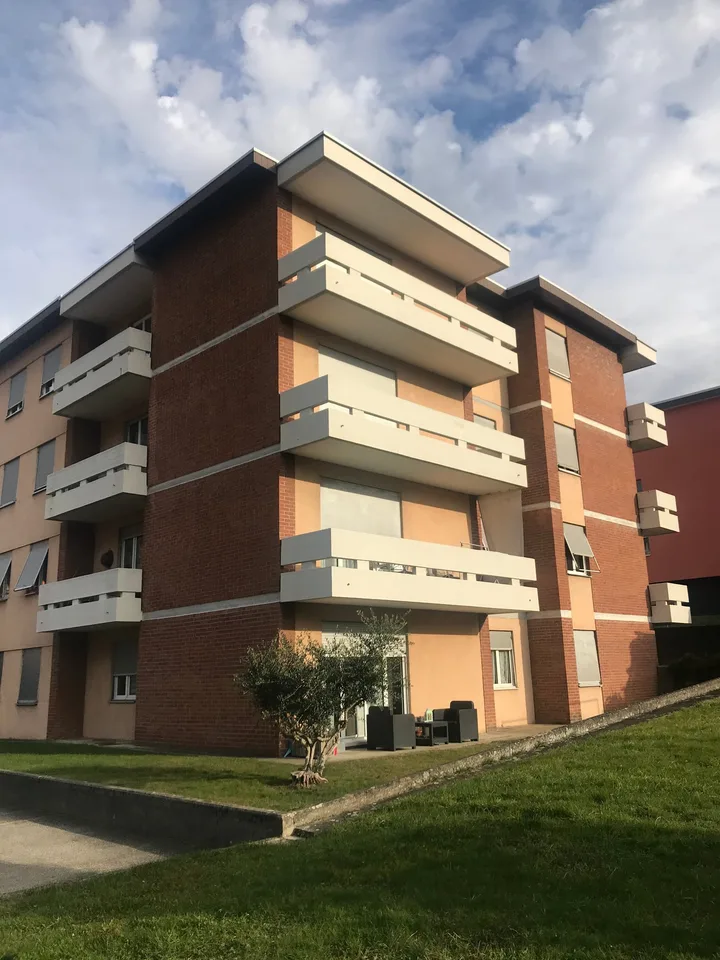 AFFITTASI AD ARBEDO AMPIO MONOLOCALE AL PT