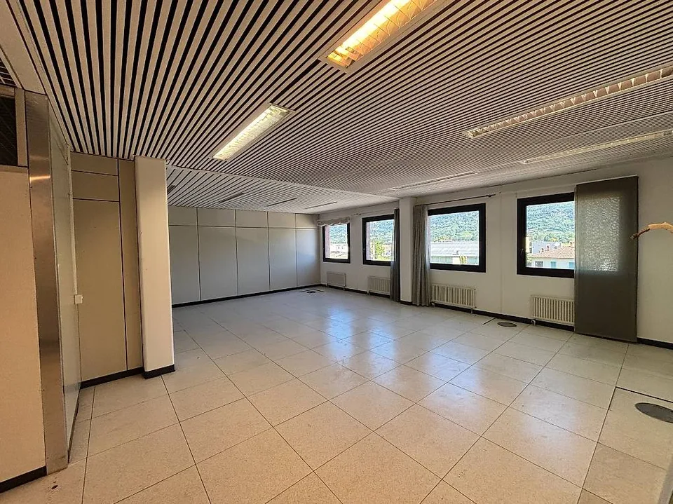 Rent of approximately 78 m² commercial space in Cadenazzo