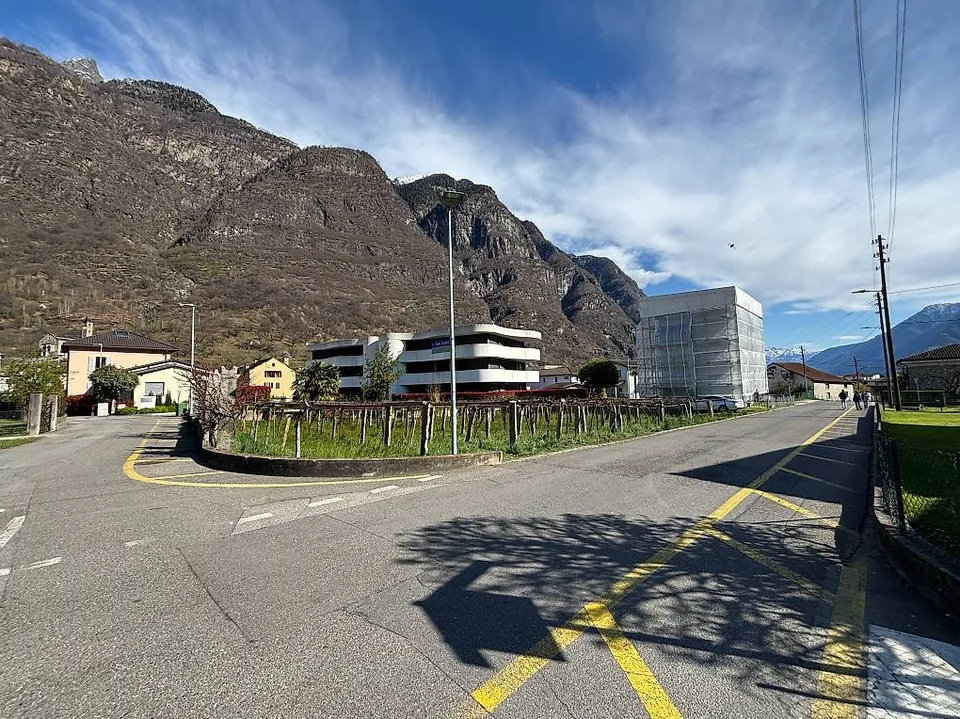 VENDESI TERRENO EDIFICABILE - BIASCA
