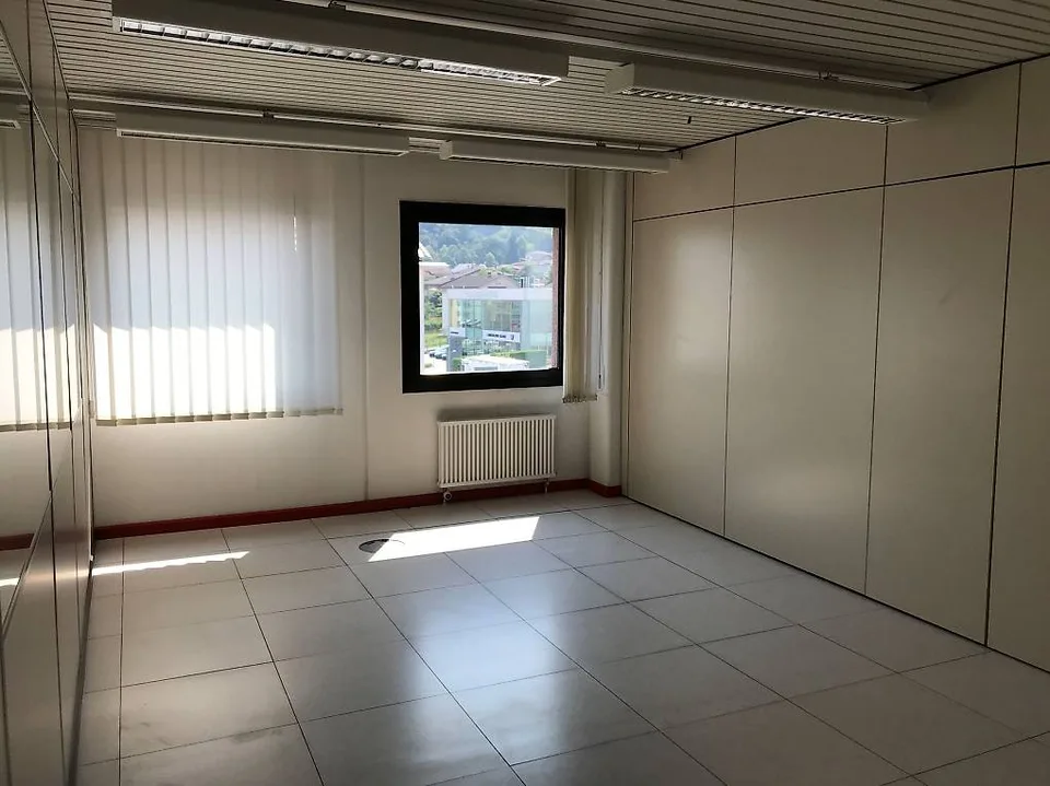 Miete in Cadenazzo Gewerbefläche von ca. 102 m²