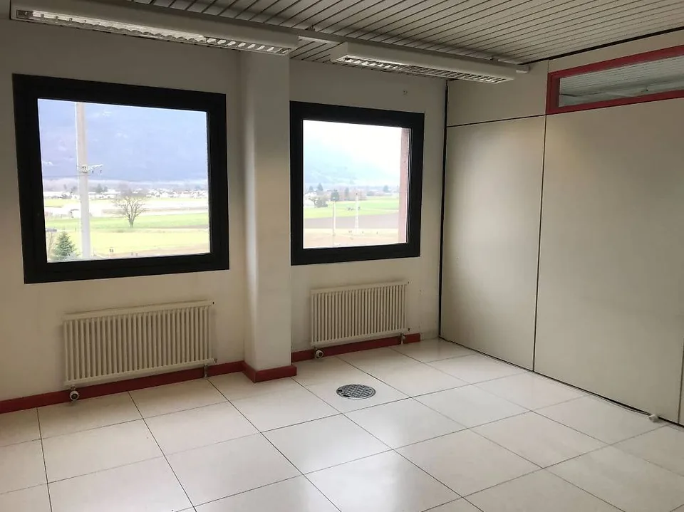 À louer à Cadenazzo Espace commercial d'environ 130 m²