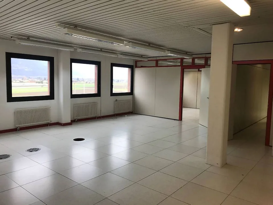 À louer à Cadenazzo Espace commercial d'environ 130 m²