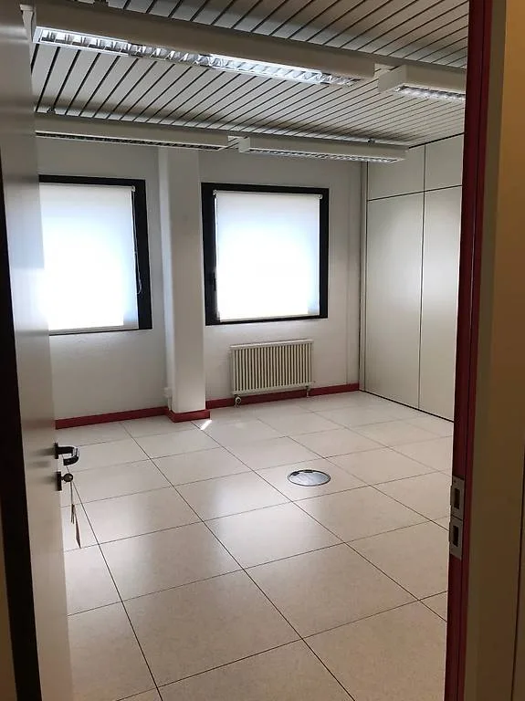 Miete in Cadenazzo großzügiger Gewerberaum von 140+52 m²