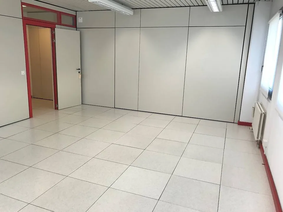 Miete in Cadenazzo großzügiger Gewerberaum von 140+52 m²