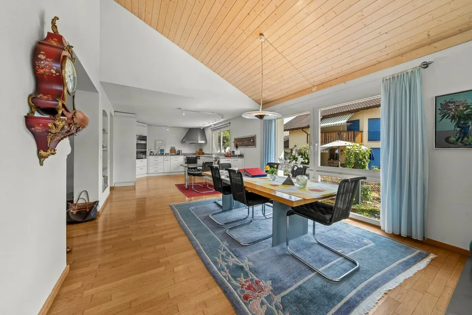 Luxury Living by the Water: Exclusive 5.5 Room House with Private Nature Oasis