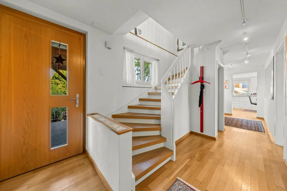 Luxury Living by the Water: Exclusive 5.5 Room House with Private Nature Oasis