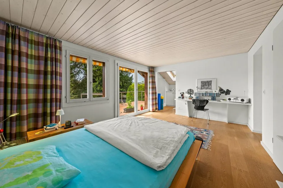 Luxury Living by the Water: Exclusive 5.5 Room House with Private Nature Oasis