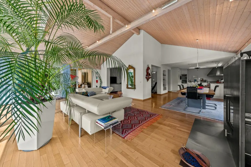 Luxury Living by the Water: Exclusive 5.5 Room House with Private Nature Oasis