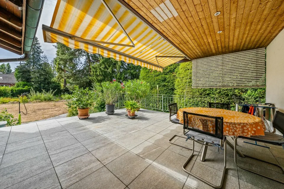 Luxury Living by the Water: Exclusive 5.5 Room House with Private Nature Oasis
