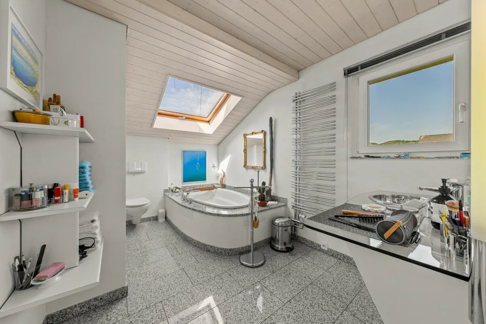 Luxury Living by the Water: Exclusive 5.5 Room House with Private Nature Oasis
