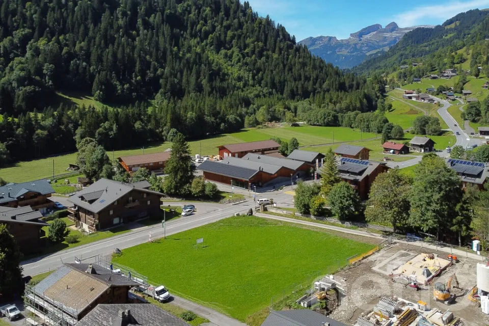 Exklusiv: Wunderschönes Baugrundstück am Eingang des Dorfes