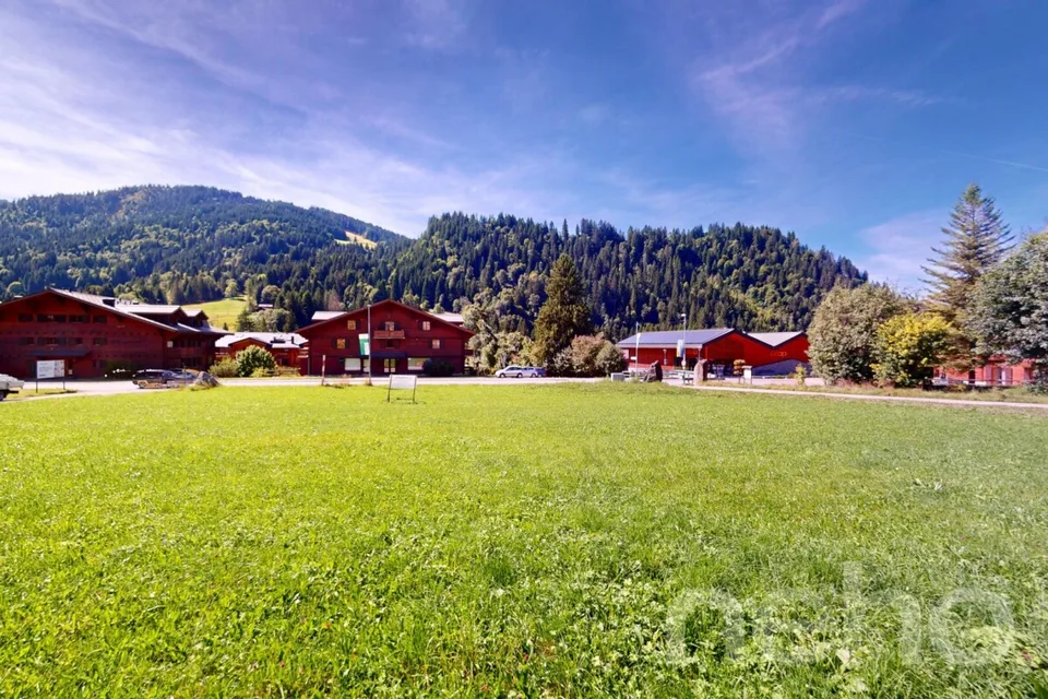 Exklusiv: Wunderschönes Baugrundstück am Eingang des Dorfes