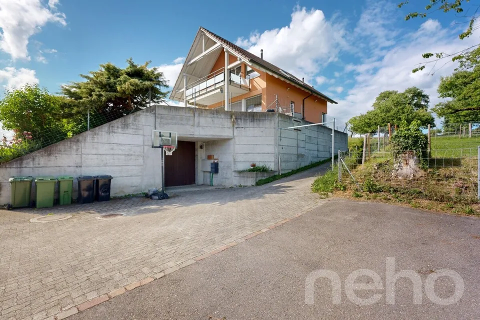 Erstklassiges 7.5-Zimmer-Einfamilienhaus mit unverbaubarer Aussicht