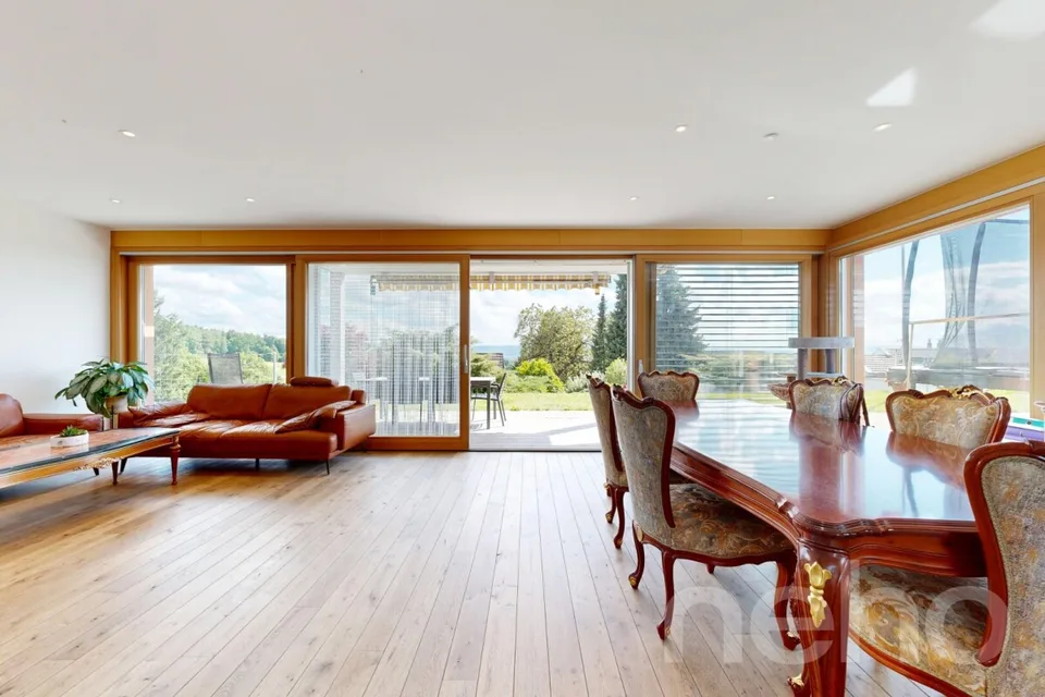 Erstklassiges 7.5-Zimmer-Einfamilienhaus mit unverbaubarer Aussicht