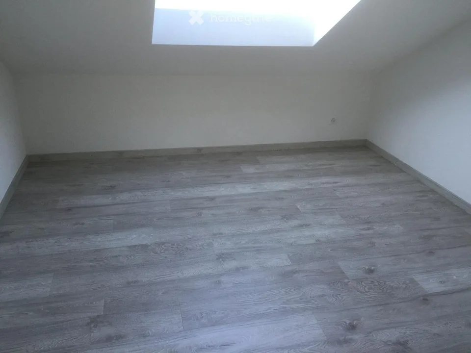 Appartement de 3,5 pièces au dernier étage avec climatisation à Hornussen