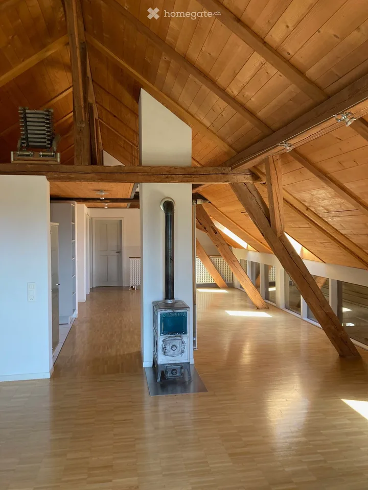 Appartement mansardé spécial à Uttigen (près de Thun)