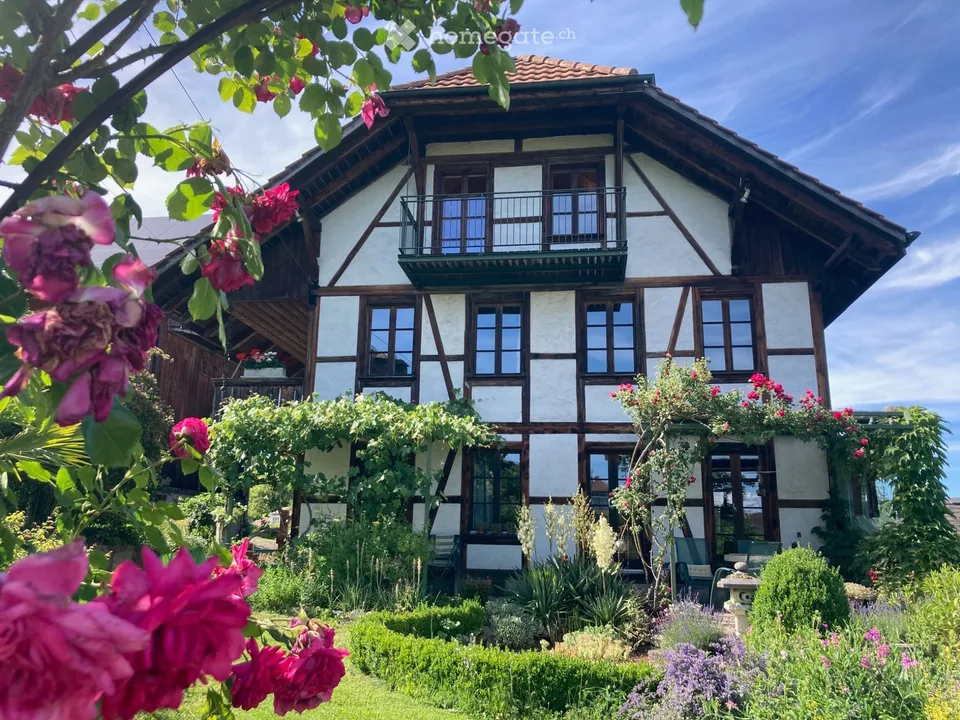 Spezielle Dachwohnung in Uttigen (bei Thun)