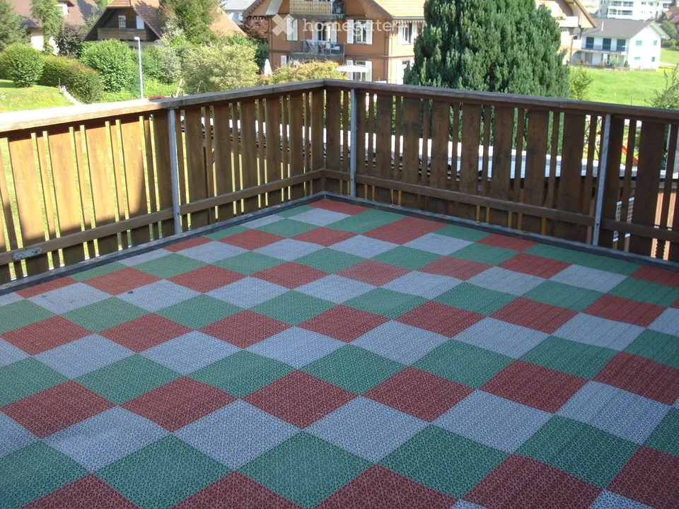 Helle 4.5 Zimmer Wohnung mit Balkon und Aussicht 2.OG