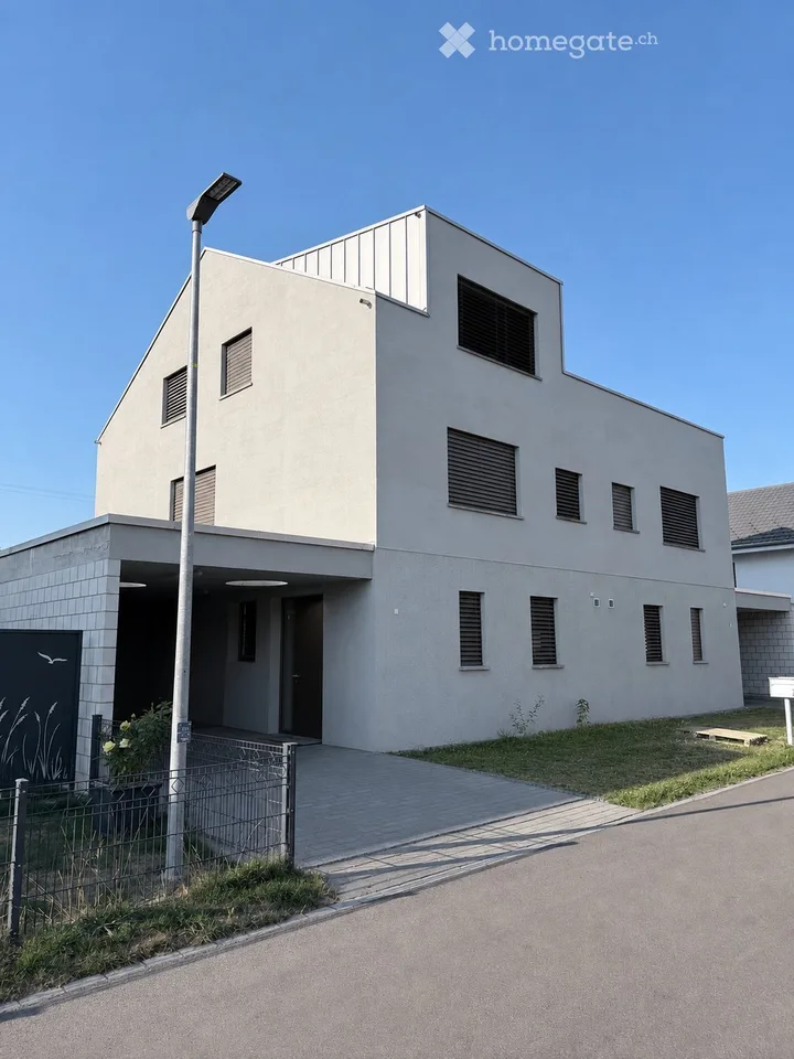 6.5-Zimmer-Doppeleinfamilienhaushälfte in Roggwil mit 175m2