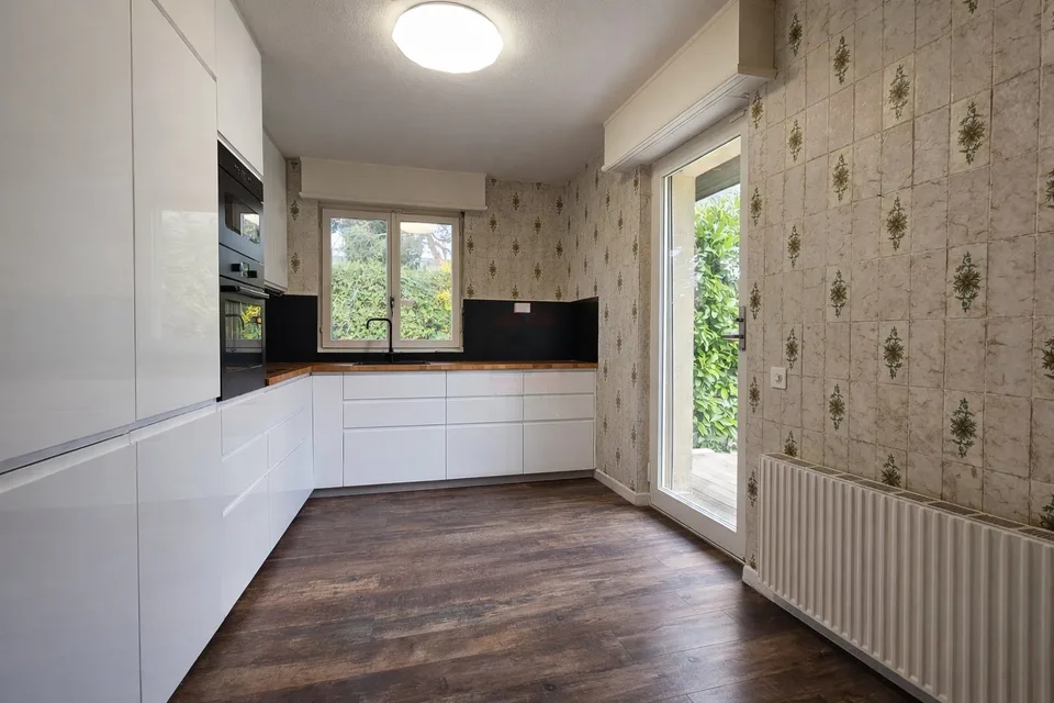 Elegant individual villa with spacious volumes on a tree-lined plot of 1'088 m²