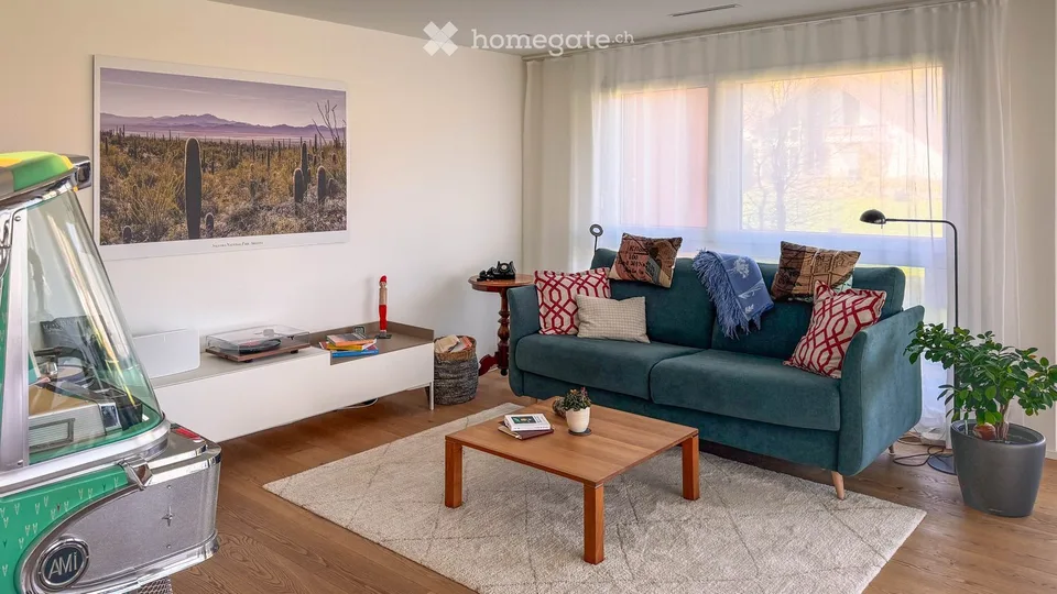 Modern 3.5-room apartment with terrace and green views
