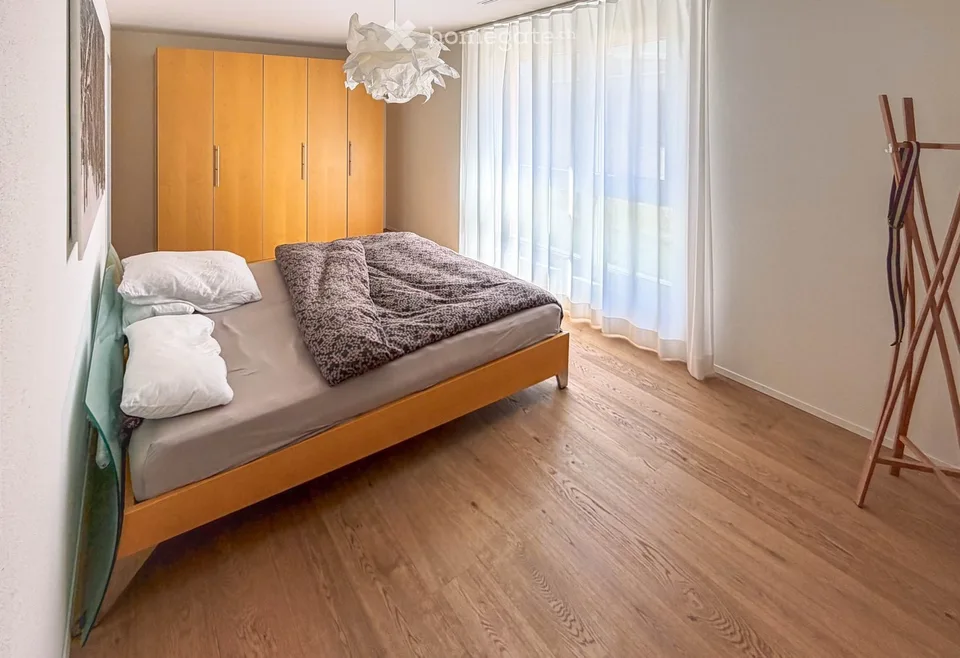 Modern 3.5-room apartment with terrace and green views