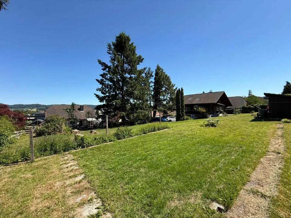 CHALET MIT CHARME, VIEL LAND UND GROSSEM POTENZIAL