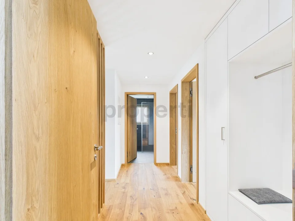 Bella maisonette di 5,5 stanze nuova per residenza principale con vista sulle montagne e sul lago a Brigels