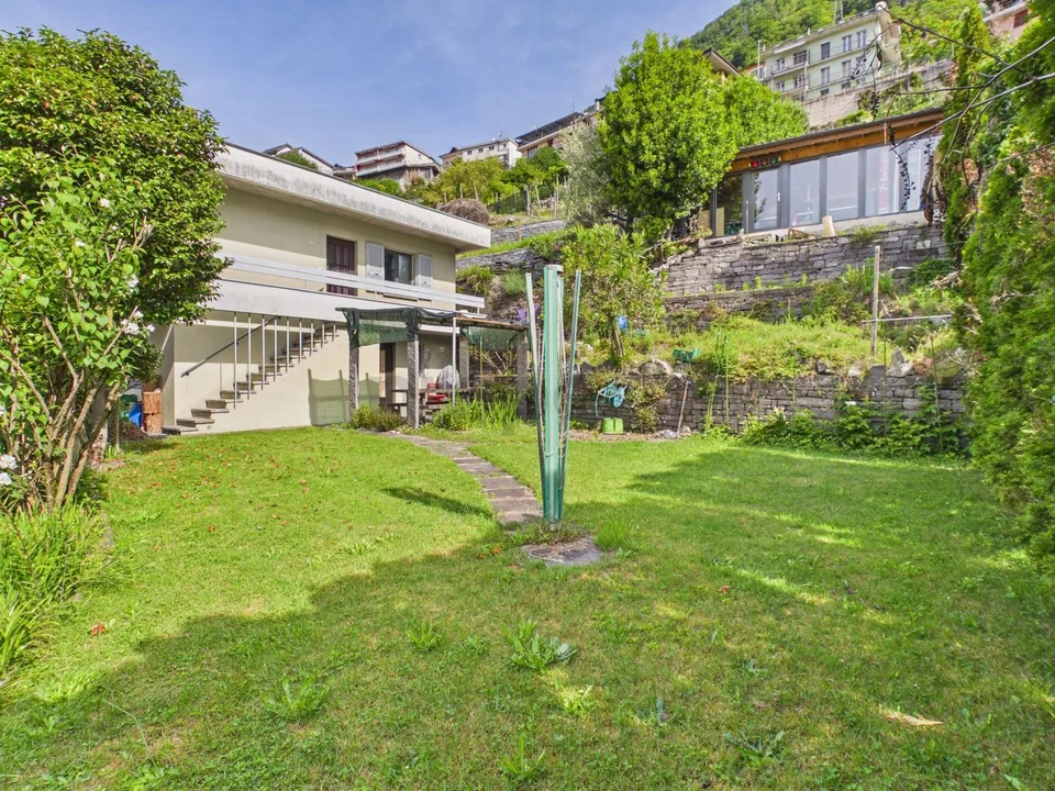 Geräumiges Mehrfamilienhaus mit großem Potenzial in Riazzino