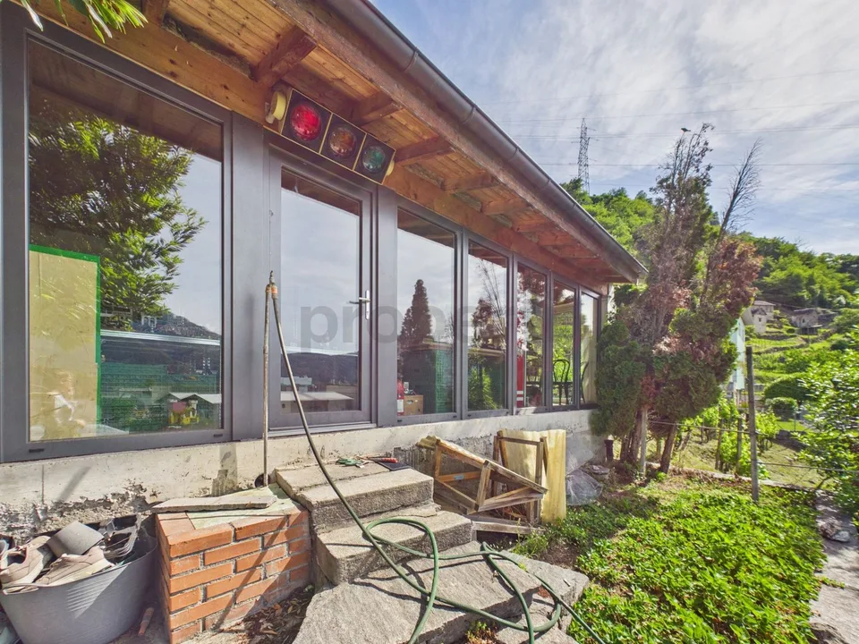 Geräumiges Mehrfamilienhaus mit großem Potenzial in Riazzino