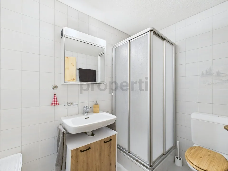 Tradition trifft Komfort: 2.5 Zimmer Zweitwohnung in Nufenen - naturverbunden und doch modern