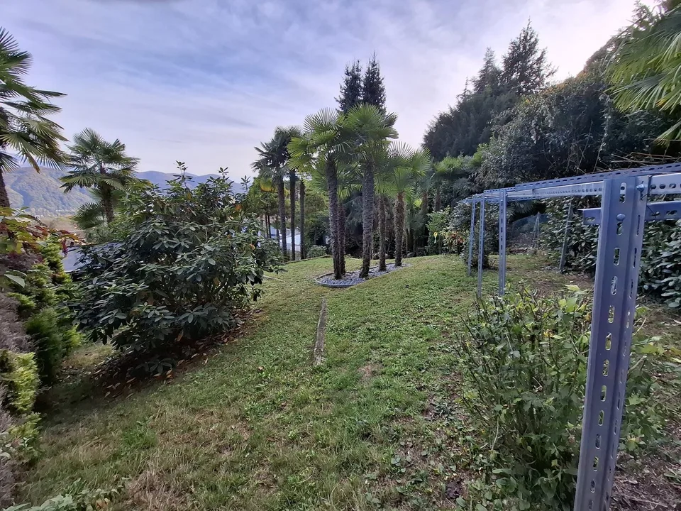 Bauland mit Seeblick und privatem Zugang - exklusive Lage nahe dem Luganersee