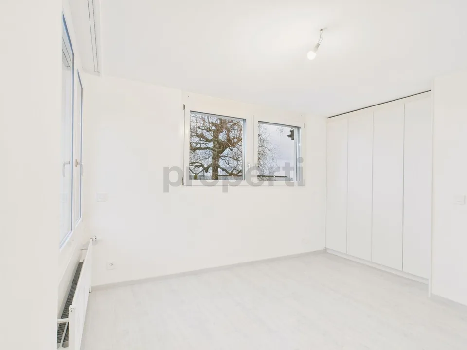 Modern 6.5-room renovated row house with garden in La Neuveville