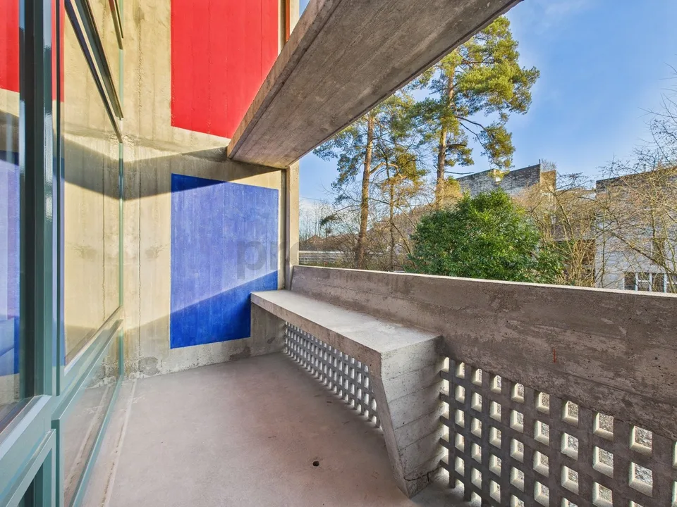 Wohnen in einer Ikone der Schweizer ArchitekturEinzigartige Maisonettewohnung im denkmalgeschützten Atelier-5-Ensemble in Flamatt