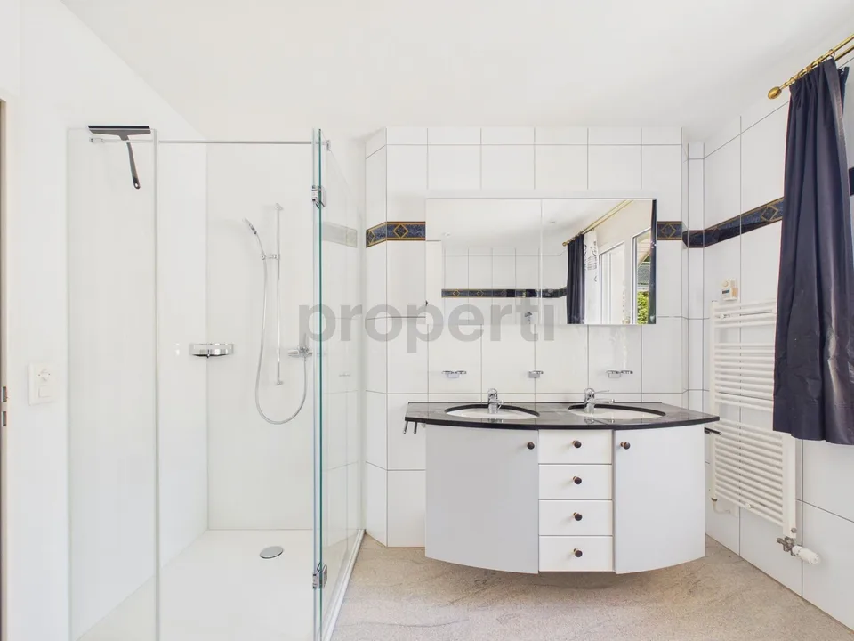 Neu renovierte 6.5-Zimmer-Elegantwohnung mit Lift und Keller, Ennetbürgen